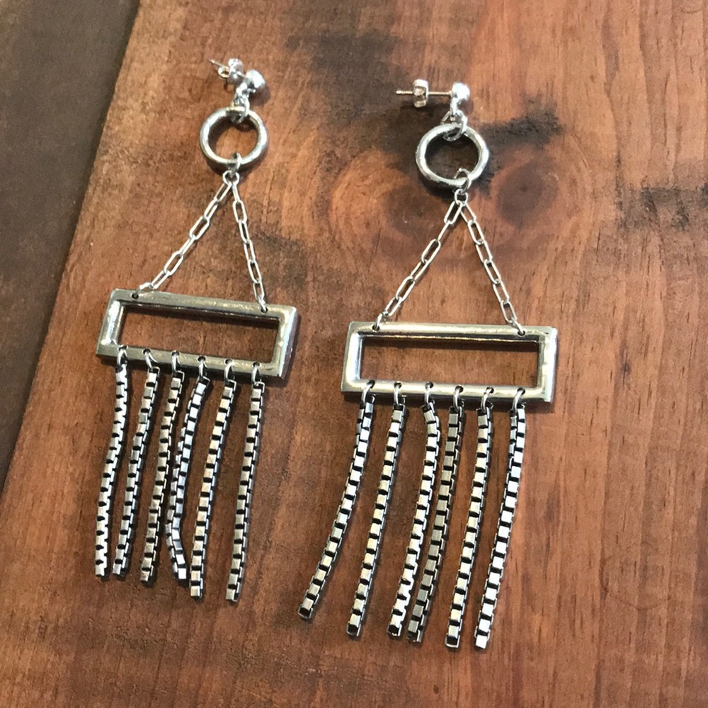 Vanessa Mooney - Silver Geometric Hanging earnings